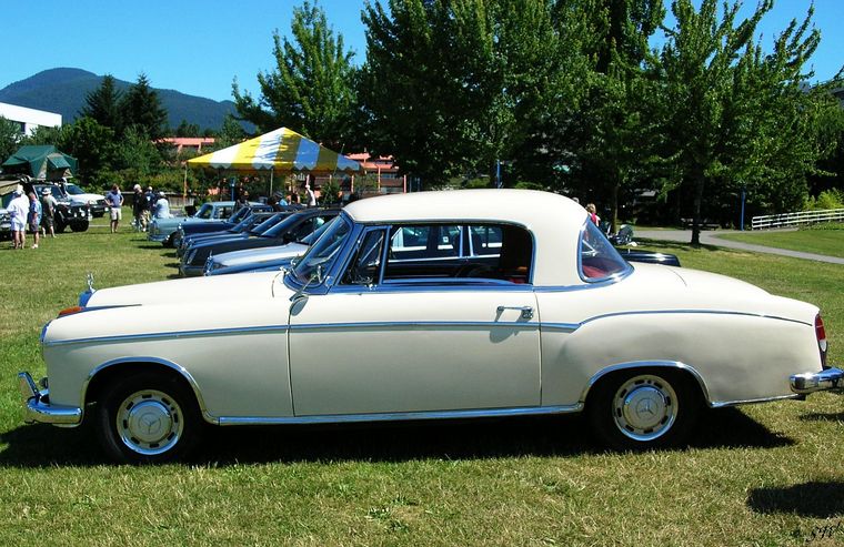 Mercedes_1959_220SE-01