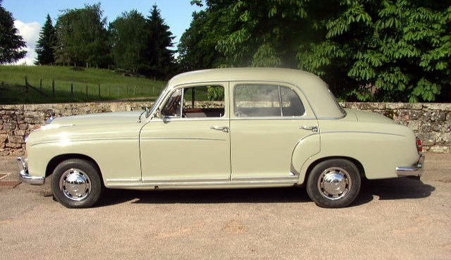 mercedes-benz_1959_220S_Berline_02