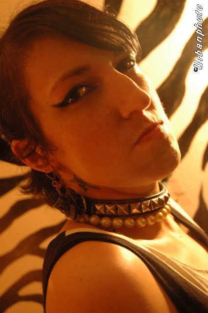 Dommi_tight_n_grimmi_25_