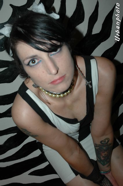Dommi_tight_n_grimmi_8_