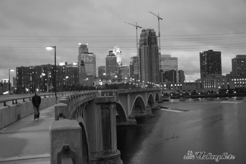 bw_skylne_3rd_ave_bridge_1_